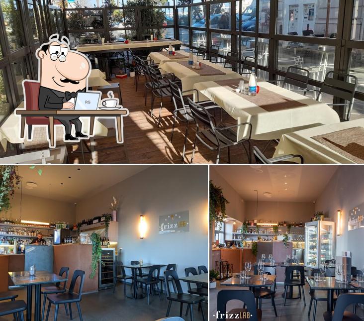 Gli interni di Frizzcafè Bari - Lungomare