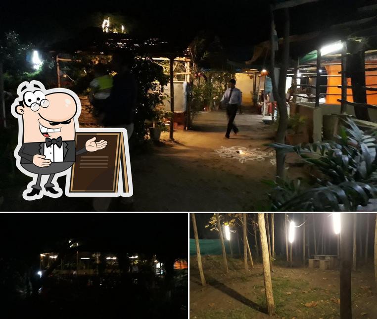 Check out how Varhadi Wada Restaurant/Dhaba looks outside