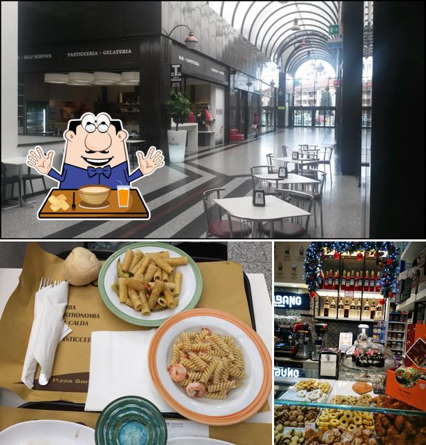 La cibo e interni del ristorante