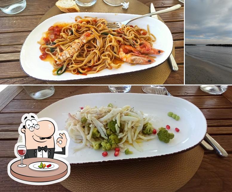 La cibo e esterno del ristorante