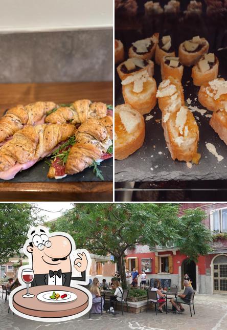 La cibo e interni del ristorante