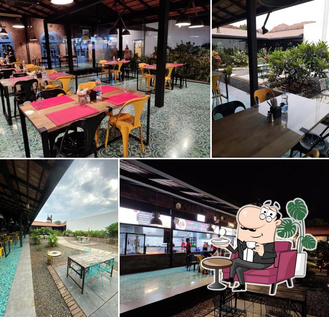 The interior of 1974 RESTAURANT