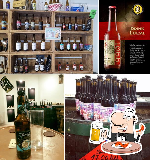 Puoi prenderti un rinfrescante bicchiere di birra chiara o scura