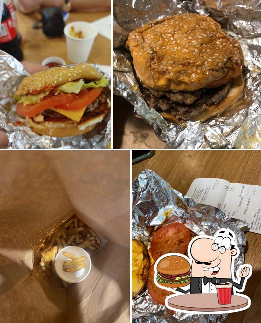 Hamburger al Five Guys Milan Centrale