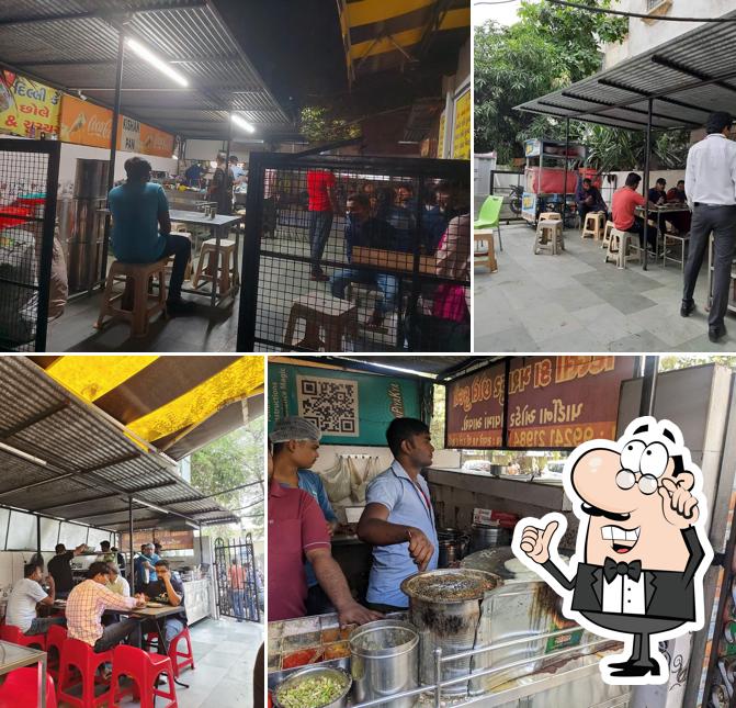 The interior of Delhi ke Mashhur Chhole Kulche