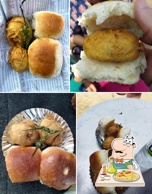 Food at Naseeb Vadapav Center