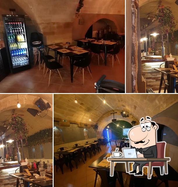 Siediti a un tavolo di Social - Hamburgeria