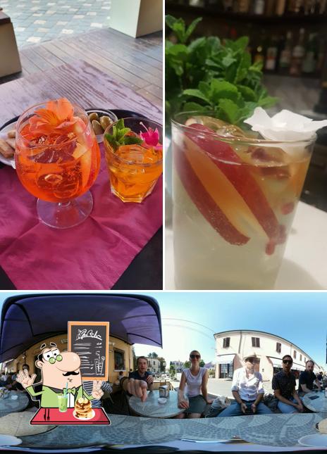 Bar Caffè Del Portico Rimini serve alcolici