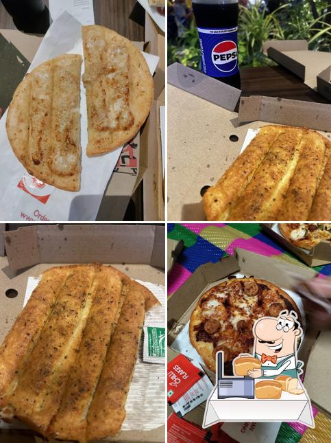 Garlic bread at Pizza Hut Kohinoor Sqaure Dadar, Mumbai