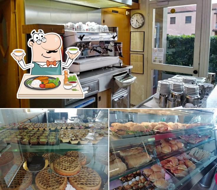 Questa è la foto che raffigura la cibo e interni di Jolly
