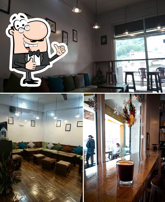 Look at this picture of Oly's Cafe