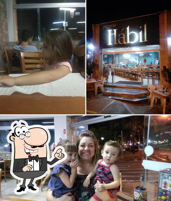 O interior do Hábil Pizzaria
