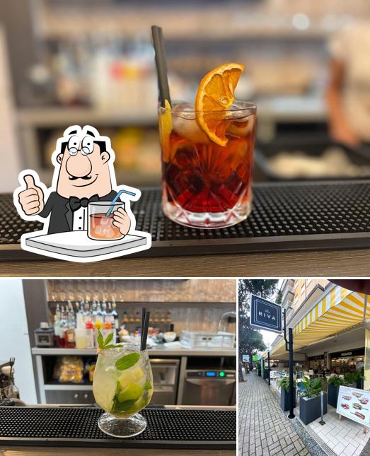 Tra le diverse cose da The Riva Cocktail Bar si possono trovare la bevanda e interni