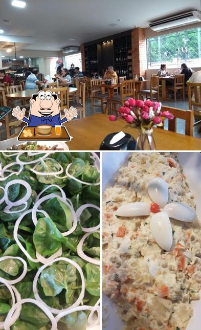 A comida e interior do restaurante
