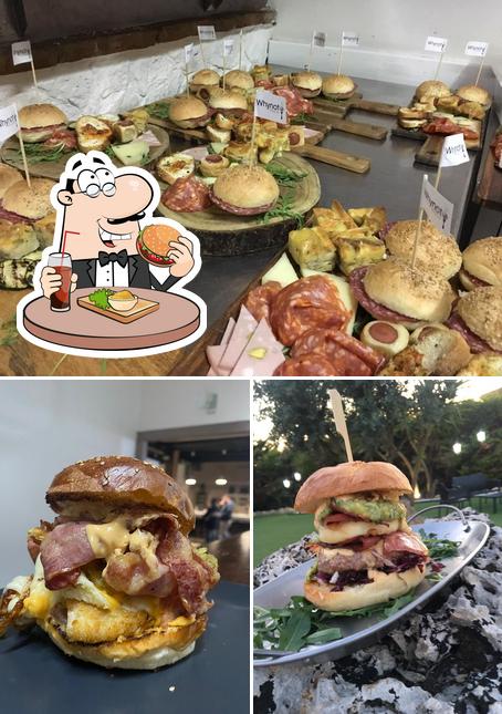 Gli hamburger di Why Not Pizzeria Ristorante Pub potranno soddisfare molti gusti diversi
