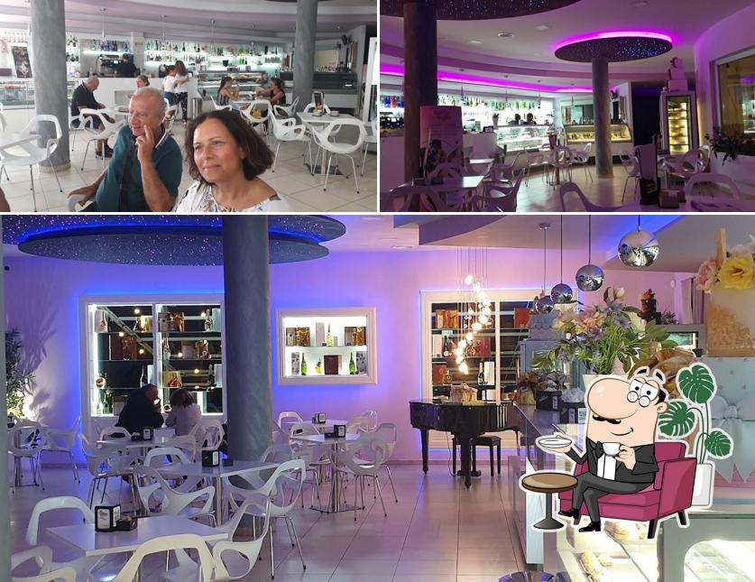 Dai un'occhiata agli interni di Motta Cafe Pasticceria Gelateria Lounge Bar