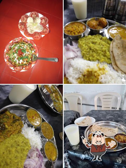 Food at Rajwadi Bhojnalay
