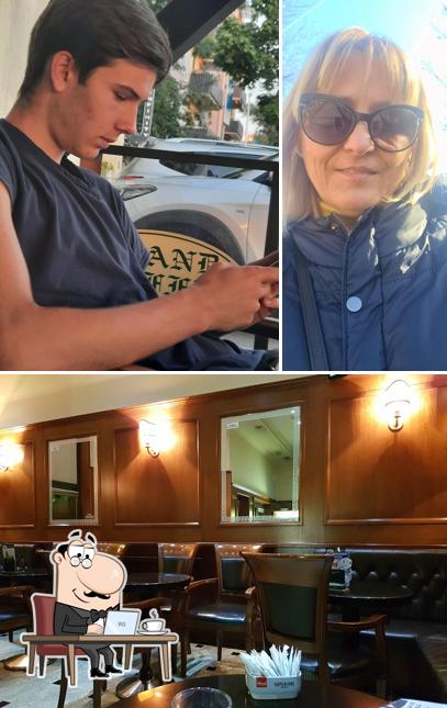 Siediti a un tavolo di Caffe Grand Špansko