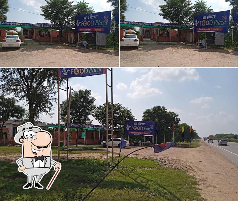 Check out how Shri Shyam Food Plaza looks outside