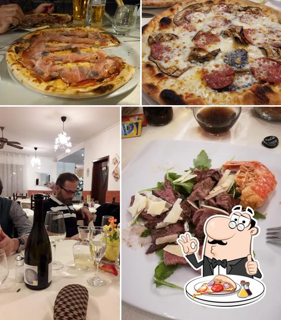 A Pizzeria Trattoria La Rocca, puoi goderti una bella pizza