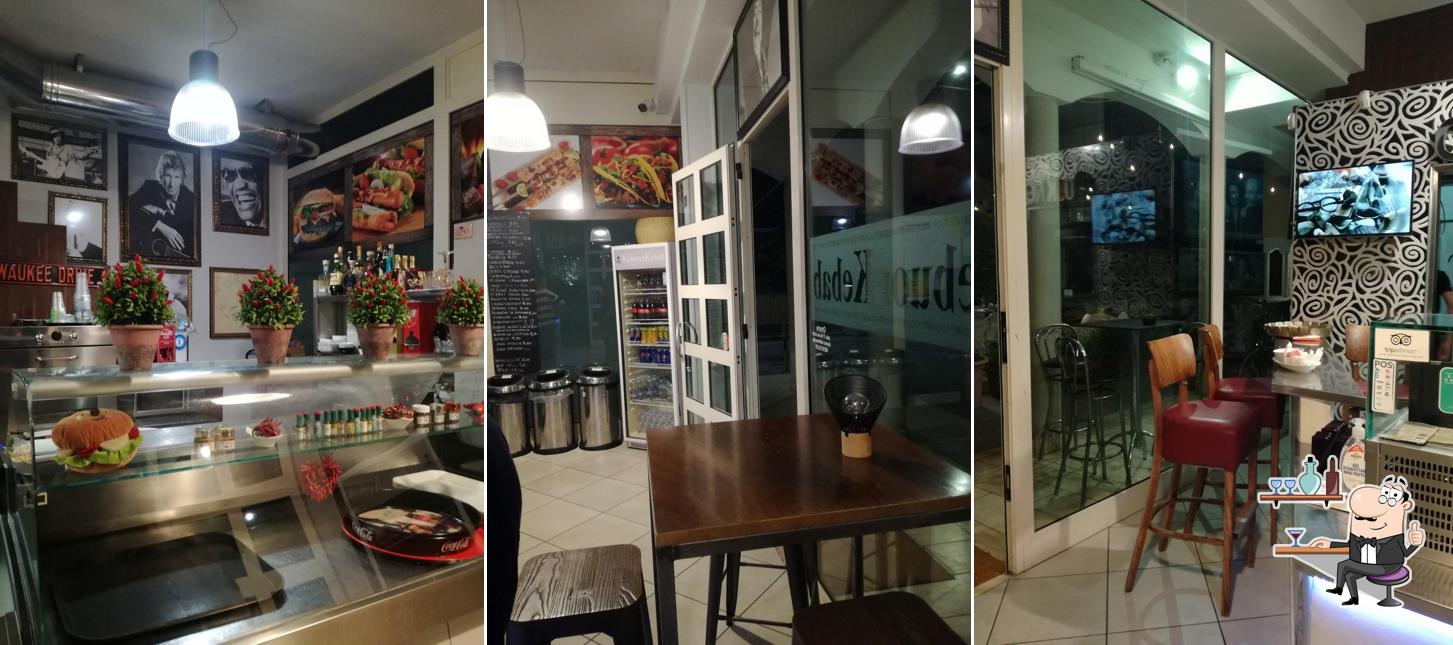 Dai un'occhiata agli interni di Kebuonkebab