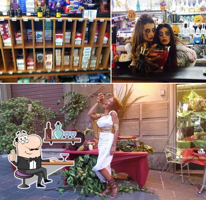 Tra le diverse cose da Bar dello Sport - Gelateria, Pasticceria si possono trovare la interni e esterno