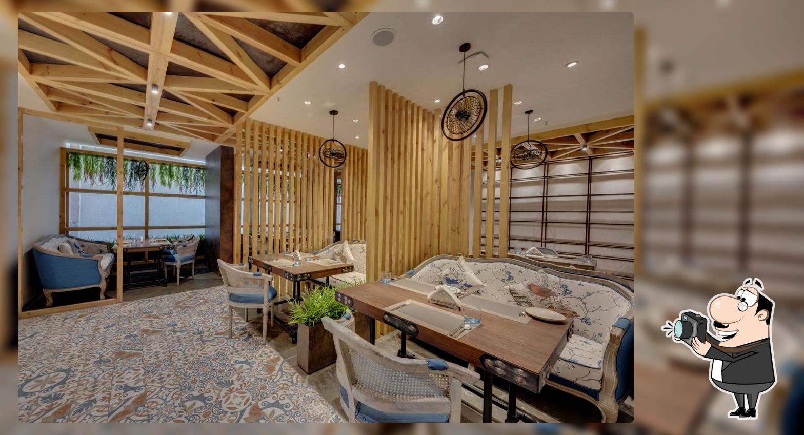 WOODS - THE NON VEGETARIAN EATERY