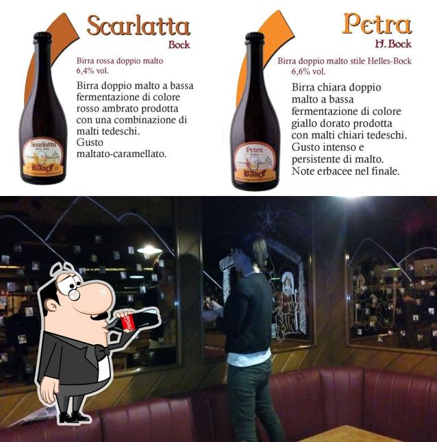 La bevanda e bancone da bar del ristorante