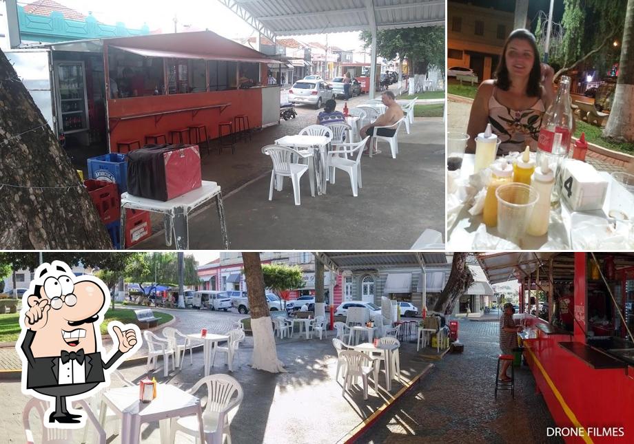 O interior do Lanches da Praça Pirajuí