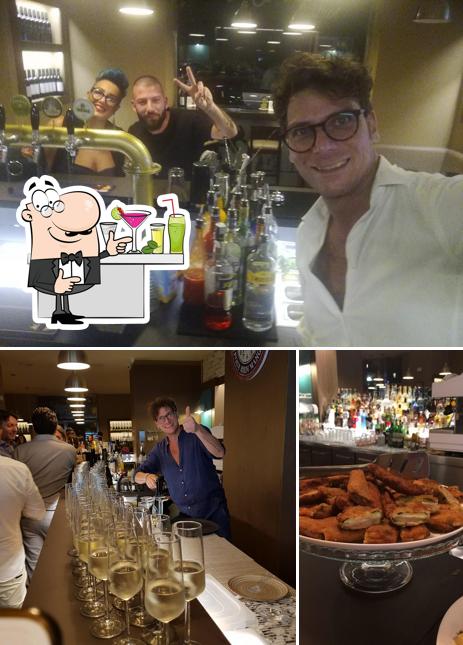 Tra le diverse cose da Smoke & Drink si possono trovare la bancone da bar e cibo