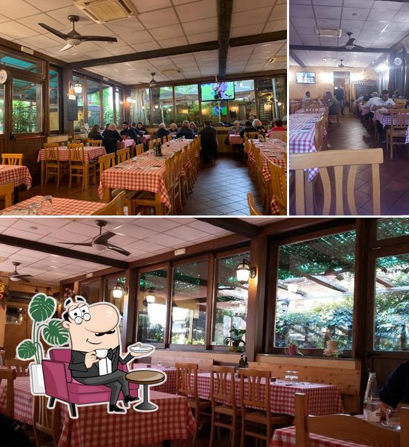 Dai un'occhiata agli interni di Da Rocco Ristorate Pizzeria