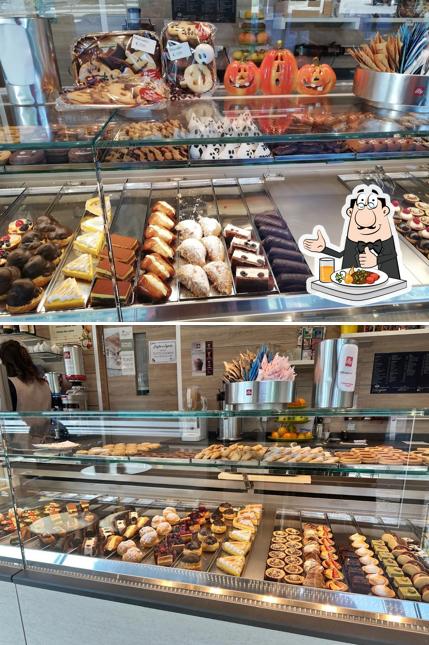 Platti al Pasticceria Regina