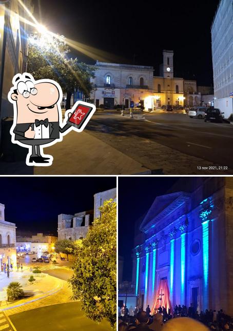 Guarda gli esterni di Caffe Del Centro