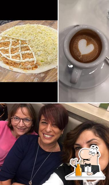 Goditi un drink a Tos Caffe