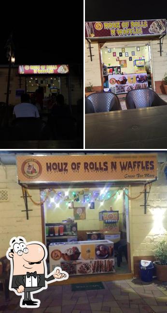 The interior of HOUZ OF ROLLS N WAFFLES