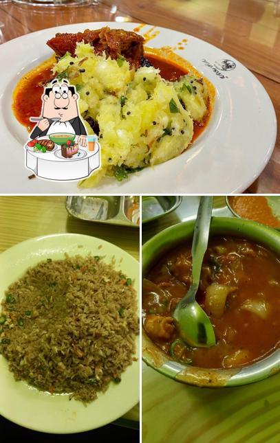 Hot and sour soup at Vallakadavu Restaurant