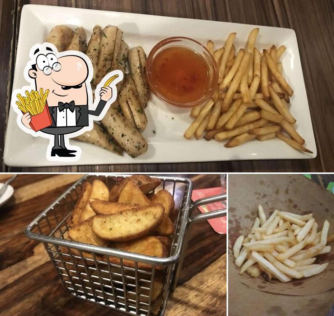 Order fries with different sauces