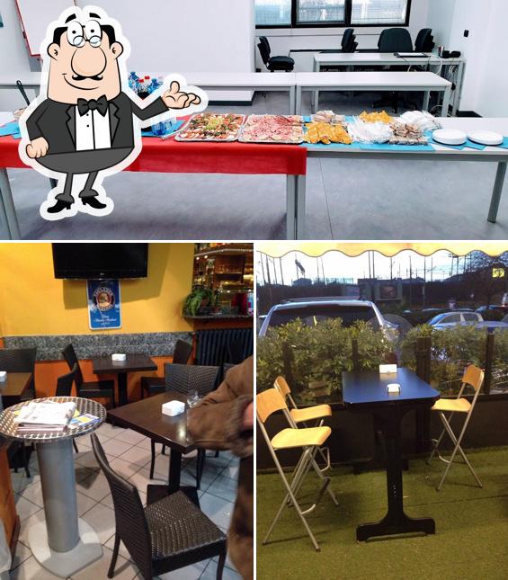 Gli interni di Café Des Amis