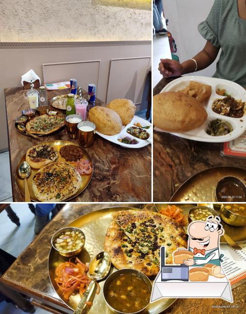 Garlic bread at Kulcha Theka - Yamuna Nagar