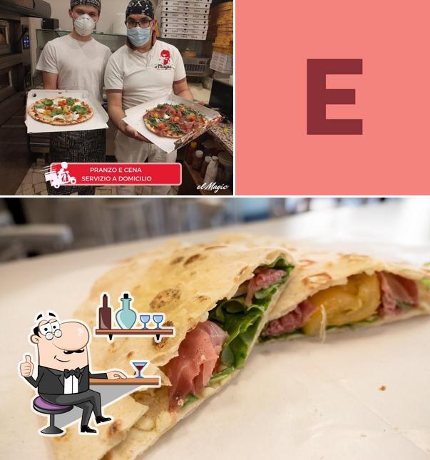 Dai un'occhiata agli interni di Pizzeria Fast Food