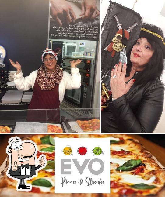 Guarda questa foto di Pizzeria al taglio evo