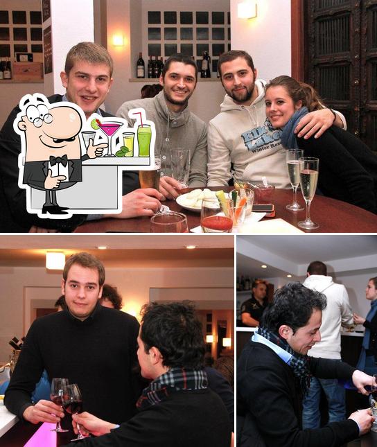 Guarda la foto di Bar 0041