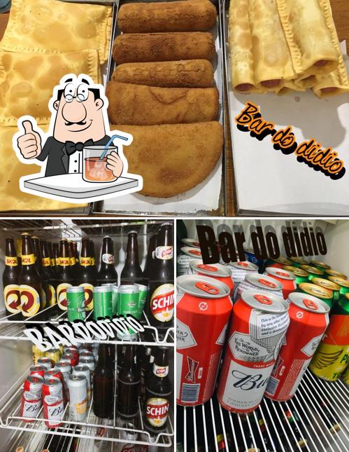 A foto da bebida e sobremesa no Bar do Didio