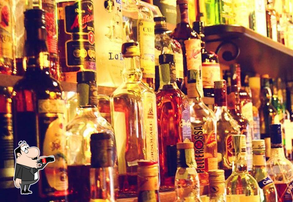 Goditi un drink dal menu