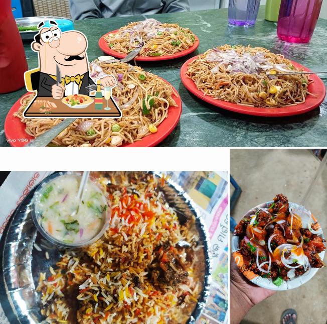 Pad thai at Halchal Fast Food