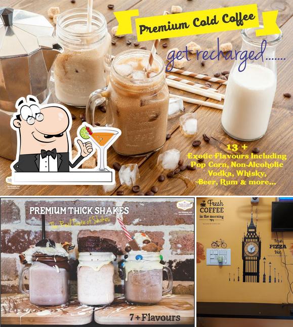 The picture of drink and exterior at Helly&chilly cafe (spks cafe Ambur)