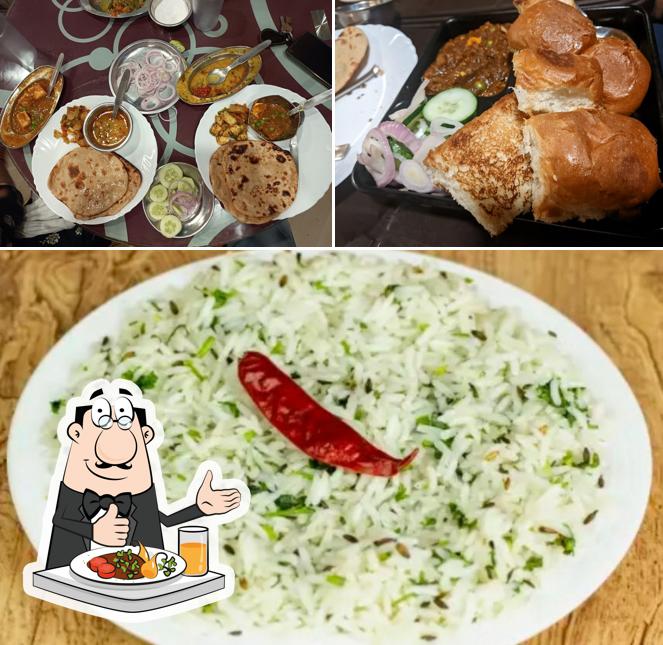 Food at Shukla Bhojnalay