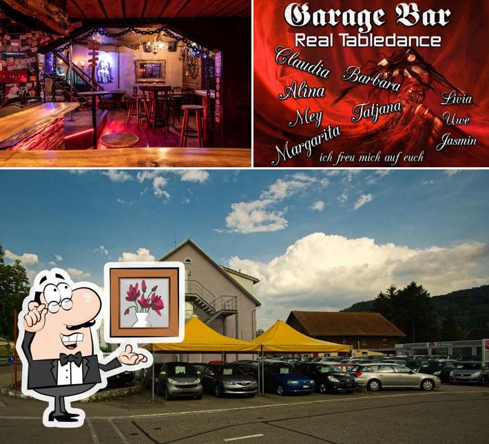 Gli interni di Garage Bar