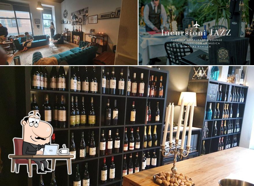 Dai un'occhiata agli interni di Alchimia Restaurant & Lounge
