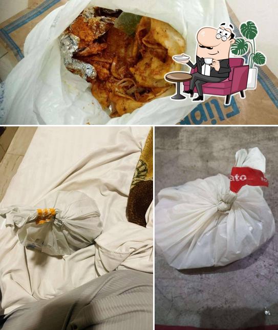 Among various things one can find interior and food at Hotel Lazeez Al Darbaar